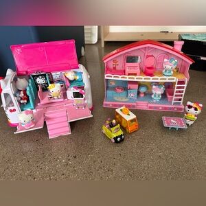 Hello Kitty Playset – House & Ambulance with Figures and Accessories
